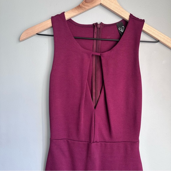 Burgundy Bodycon Windsor Dress With Plunging Neckline - Picture 2 of 4